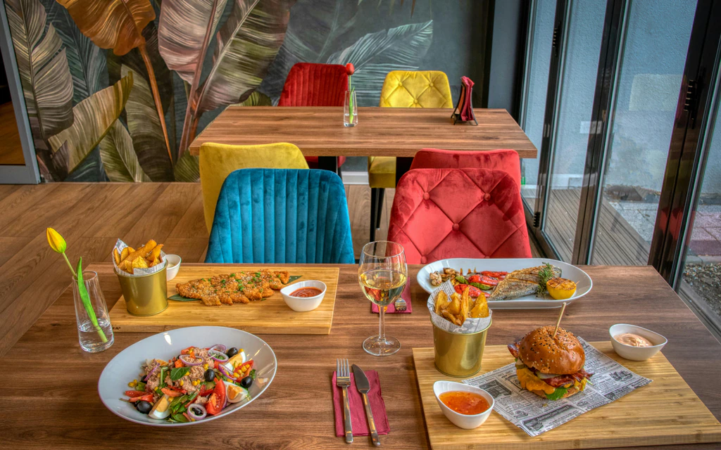 Food & Drinks